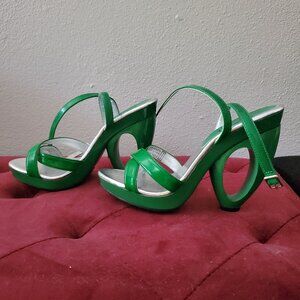 Luichiny vintage size 6 3.5 inch strappy green sandals.